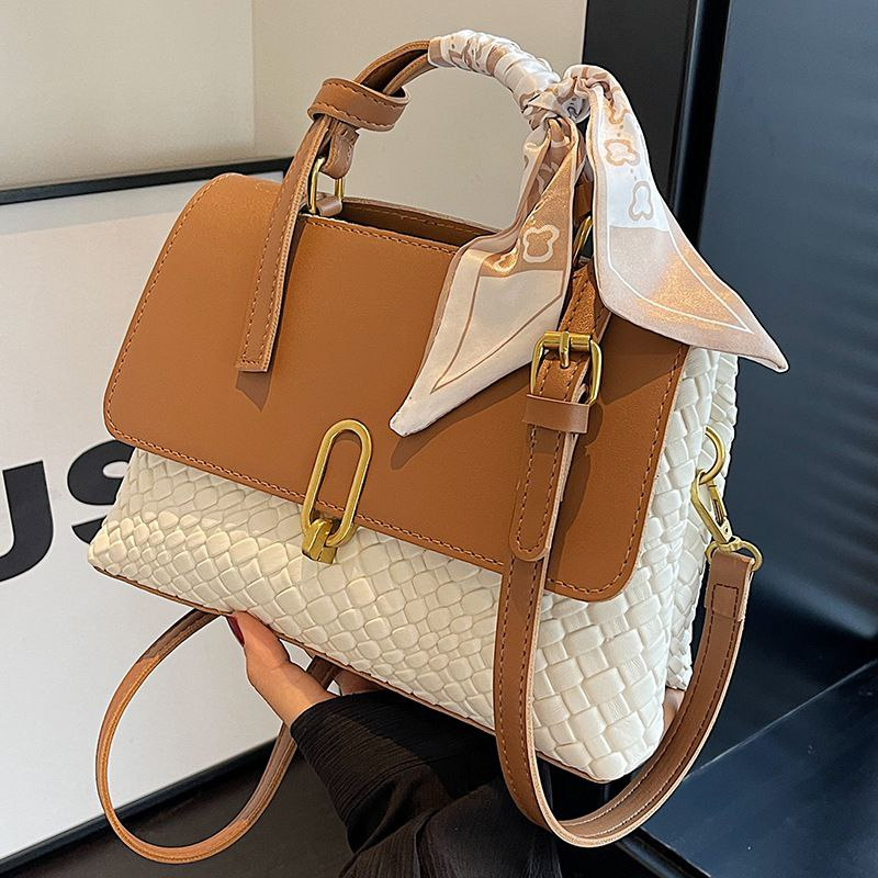 Trendy small handbags for women, versatile for autumn 2026, new retro shoulder/crossbody bag with textured handle